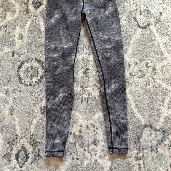 Lululemon Wunder Under Chevron Design Leggings - Picture 3 of 11